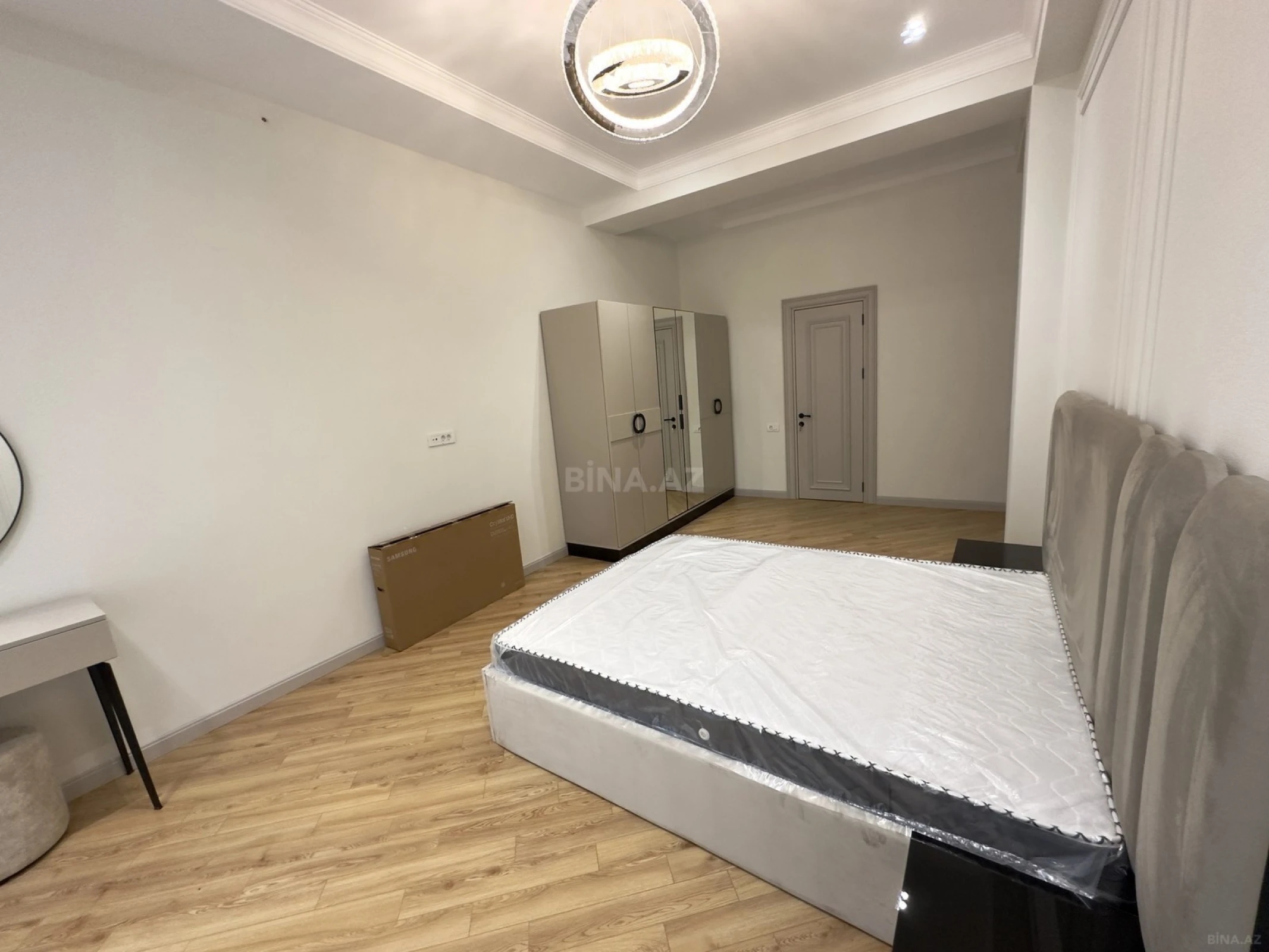 Kirayə verilir 2 otaqlı mənzil 110 m²