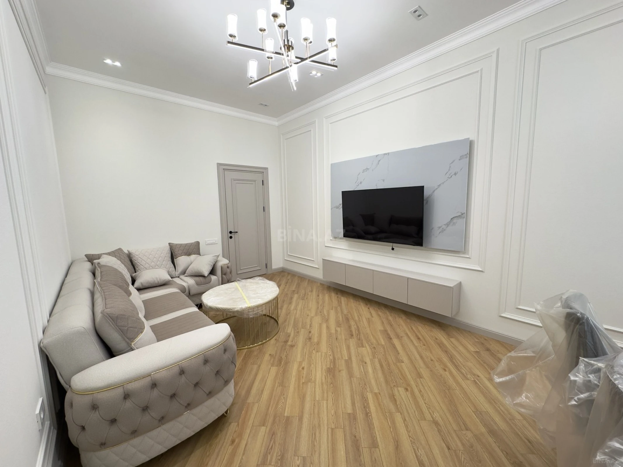 Kirayə verilir 2 otaqlı mənzil 110 m²