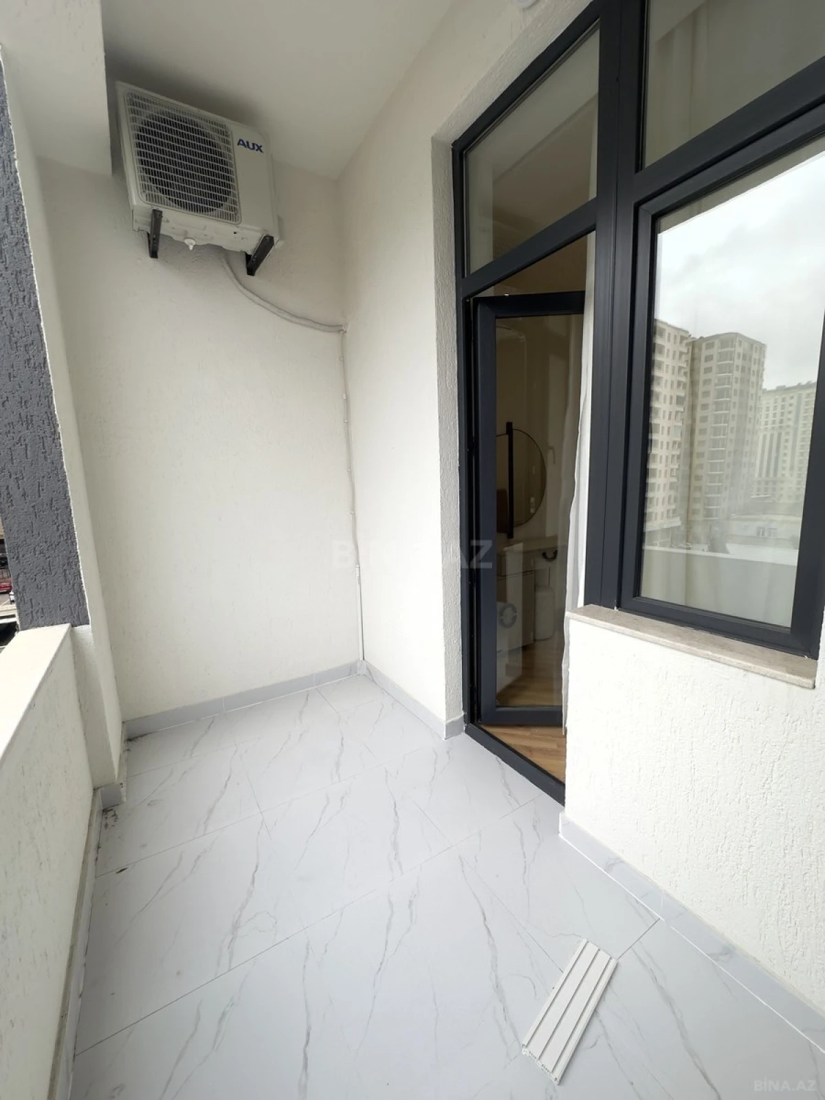 Kirayə verilir 2 otaqlı mənzil 110 m²