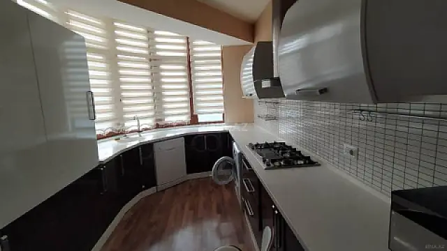 Satılır 3 otaqlı mənzil 98 m²