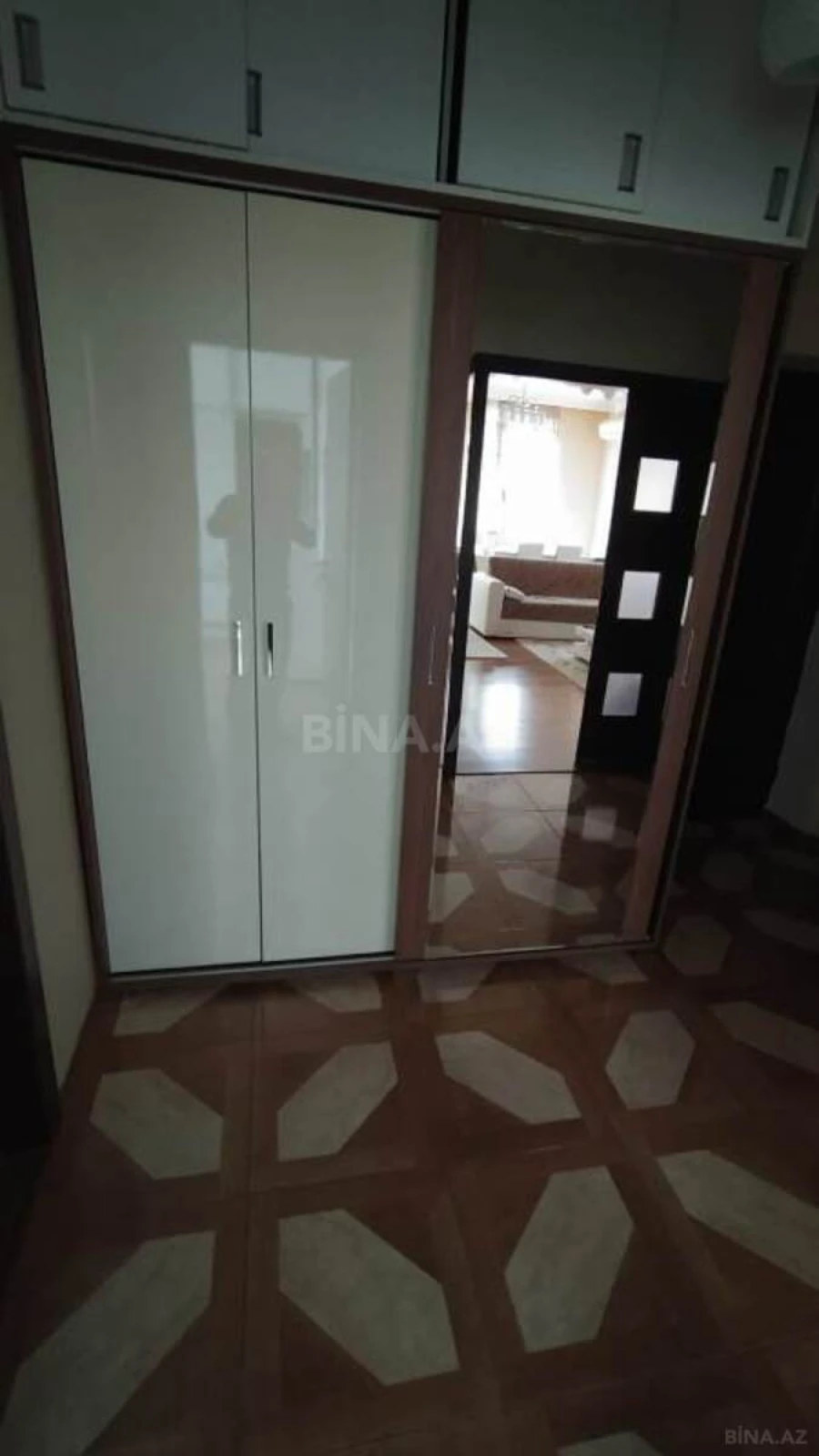 Satılır 3 otaqlı mənzil 98 m²