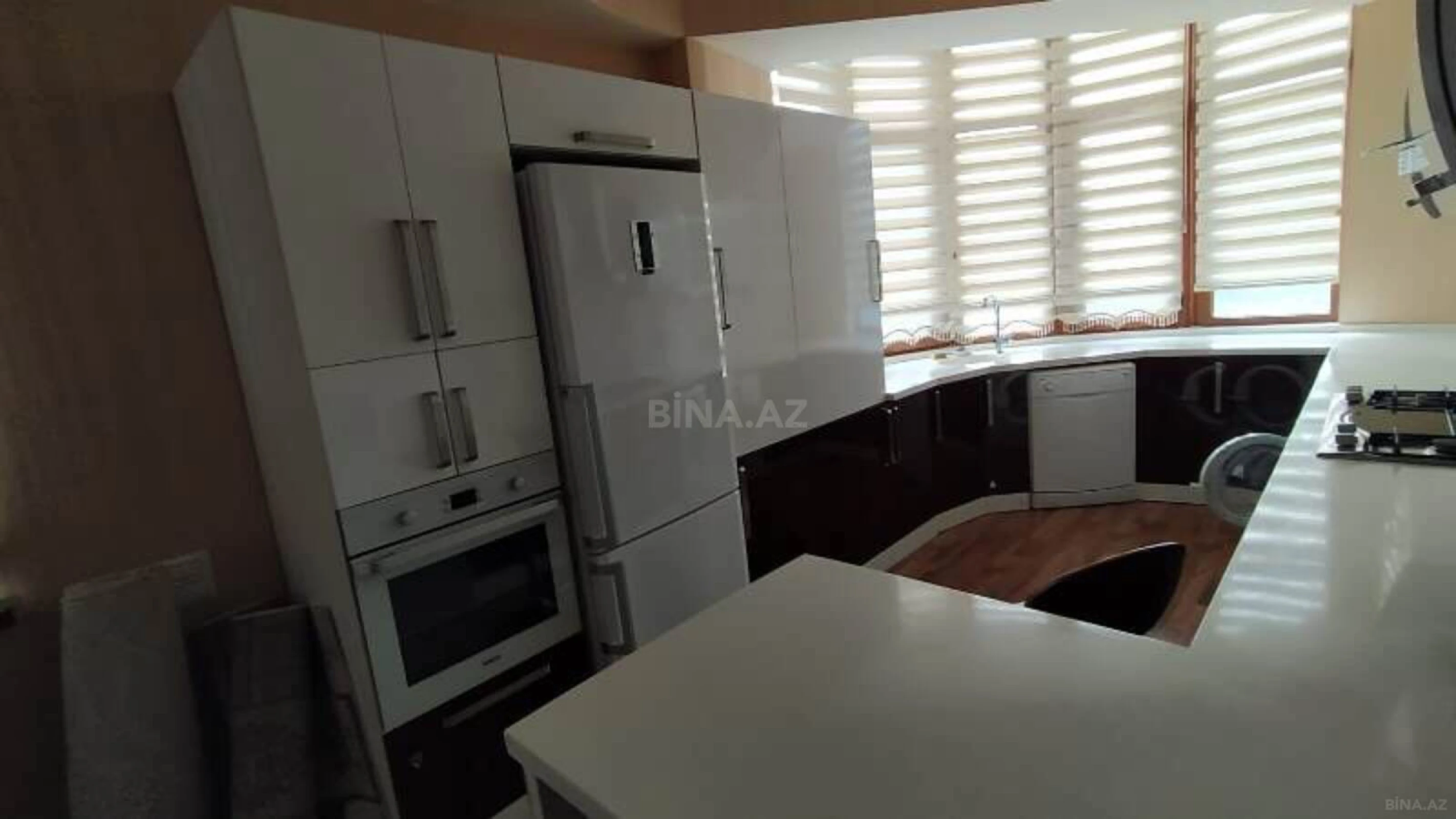 Satılır 3 otaqlı mənzil 98 m²