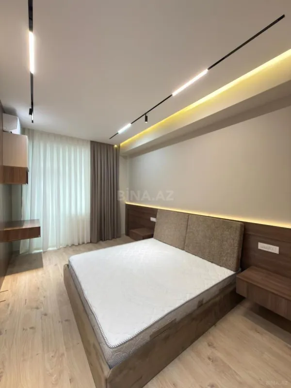 Satılır 4 otaqlı mənzil 142 m²