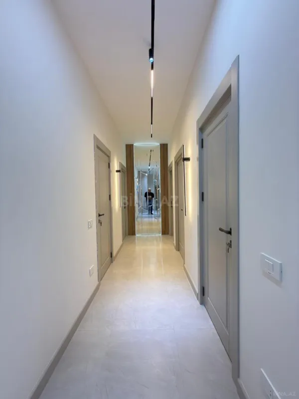 Satılır 4 otaqlı mənzil 142 m²
