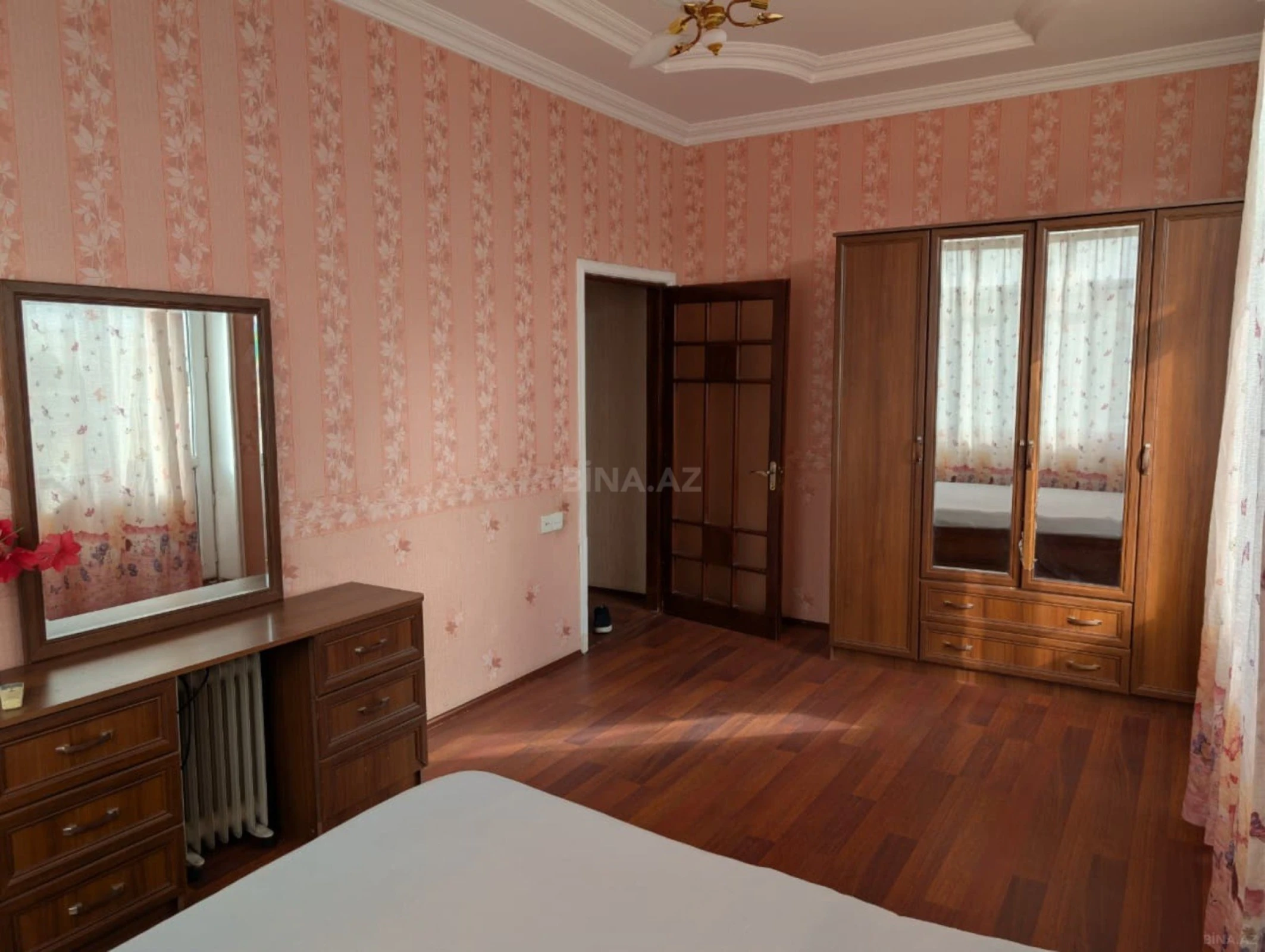 Kirayə verilir 2 otaqlı mənzil 100 m²