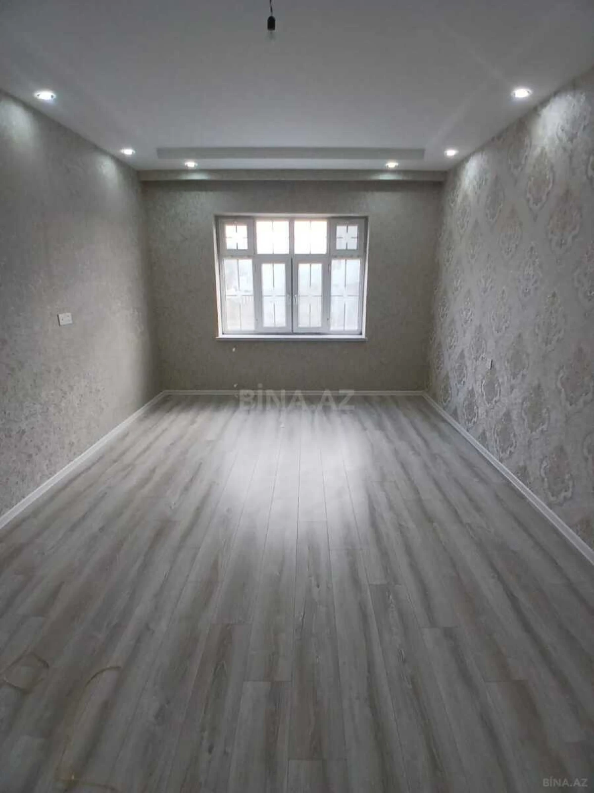 Satılır 5 otaqlı həyət evi 300 m²