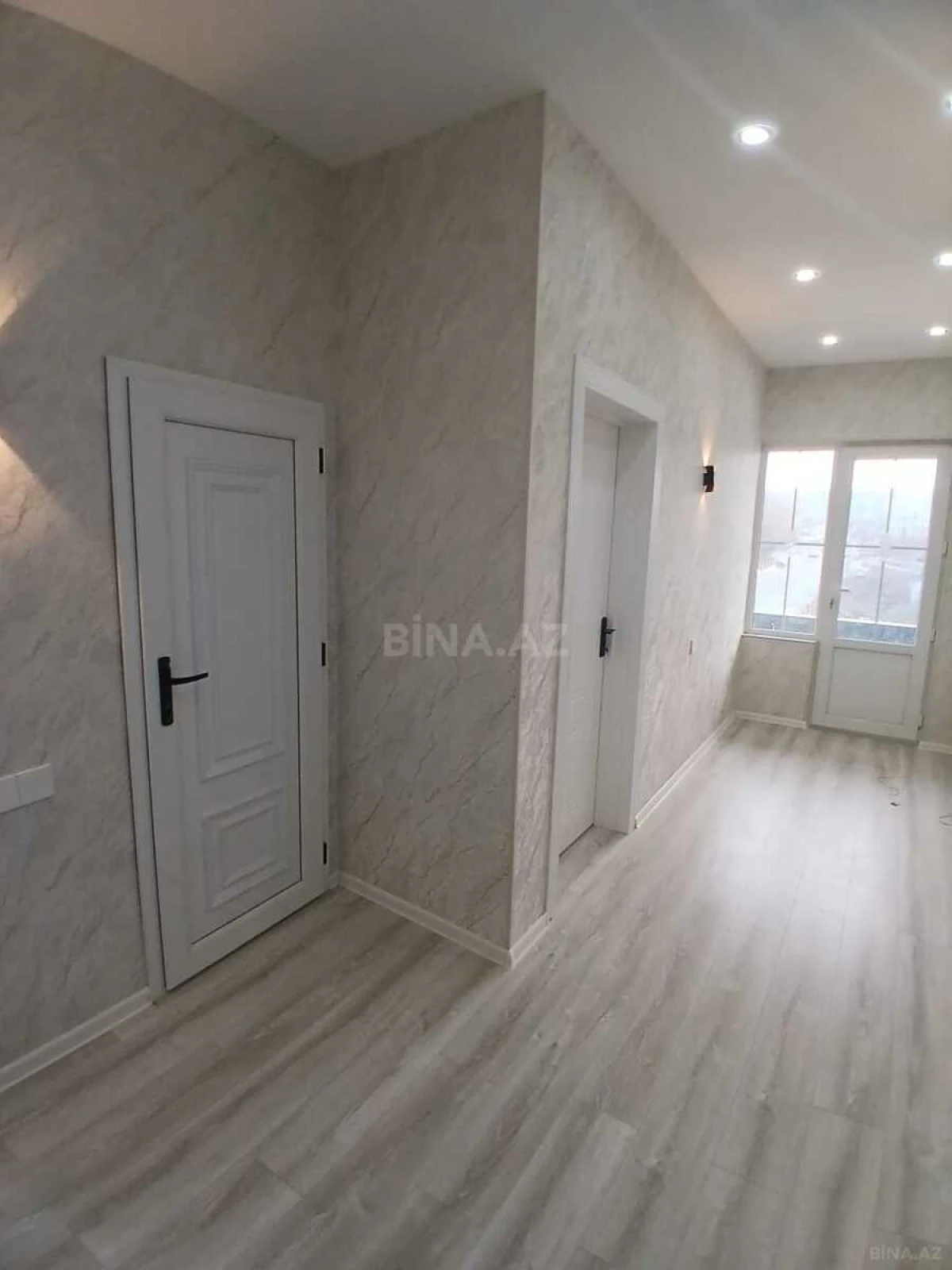 Satılır 5 otaqlı həyət evi 300 m²