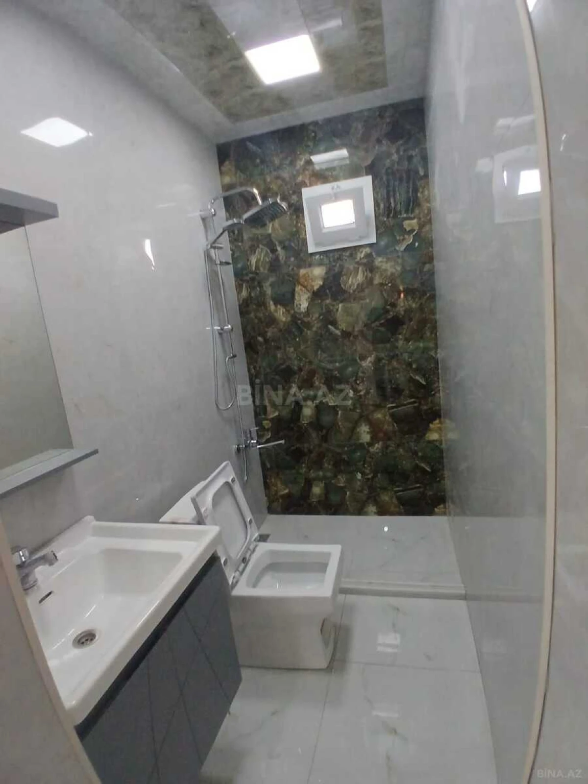 Satılır 5 otaqlı həyət evi 300 m²