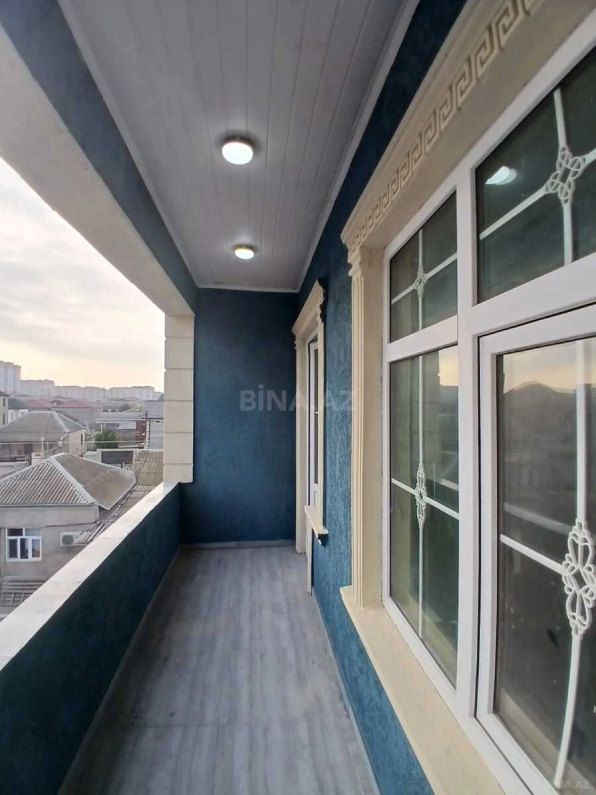 Satılır 5 otaqlı həyət evi 300 m²