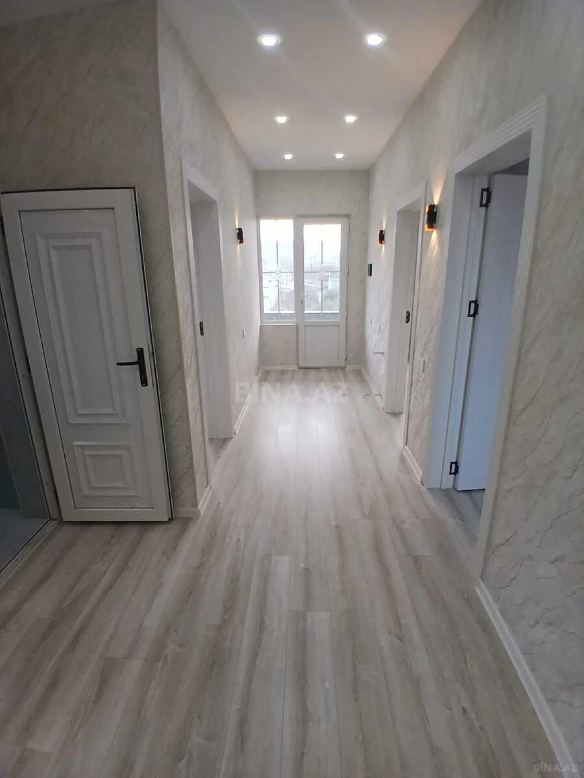Satılır 5 otaqlı həyət evi 300 m²