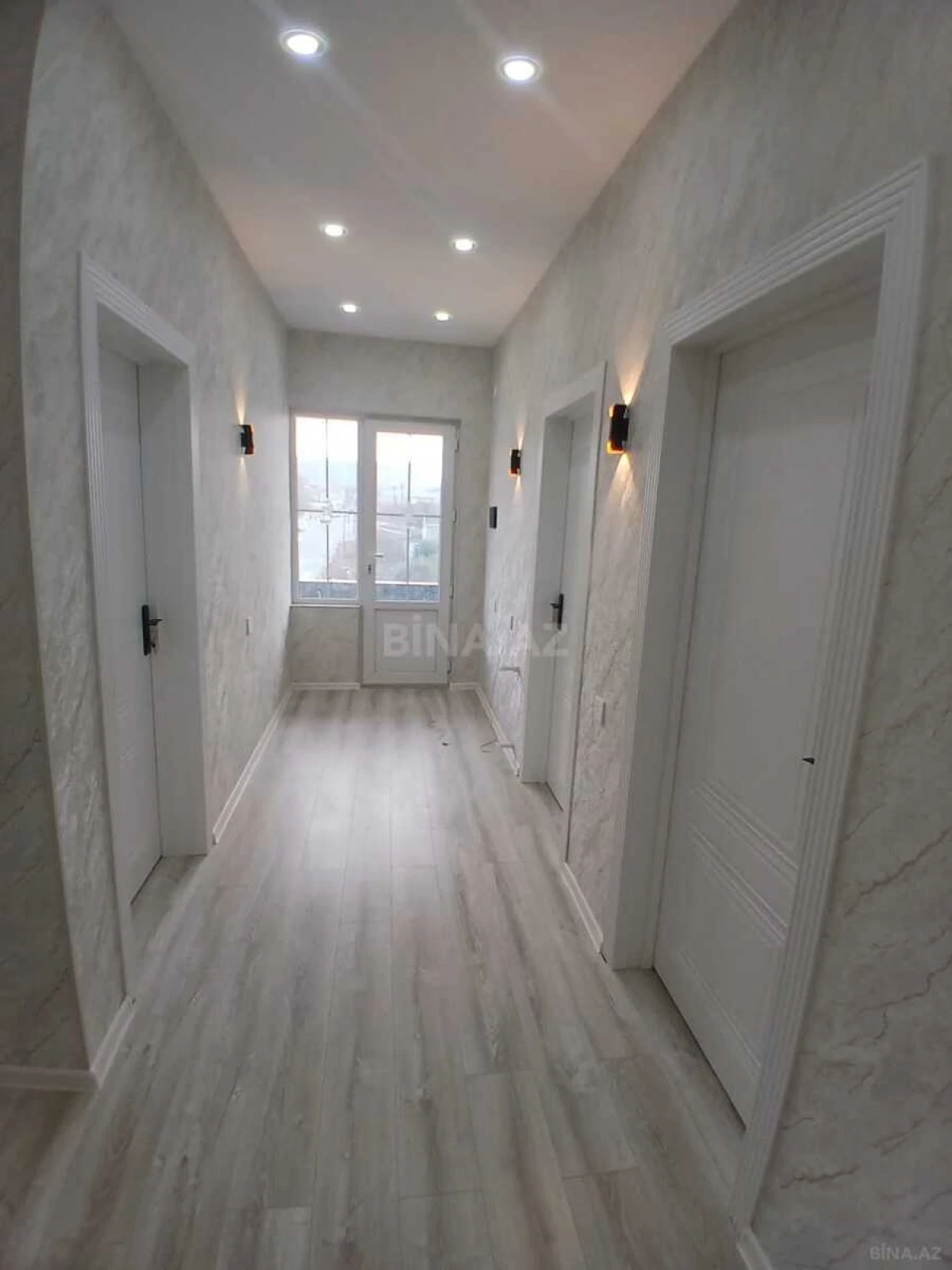 Satılır 5 otaqlı həyət evi 300 m²