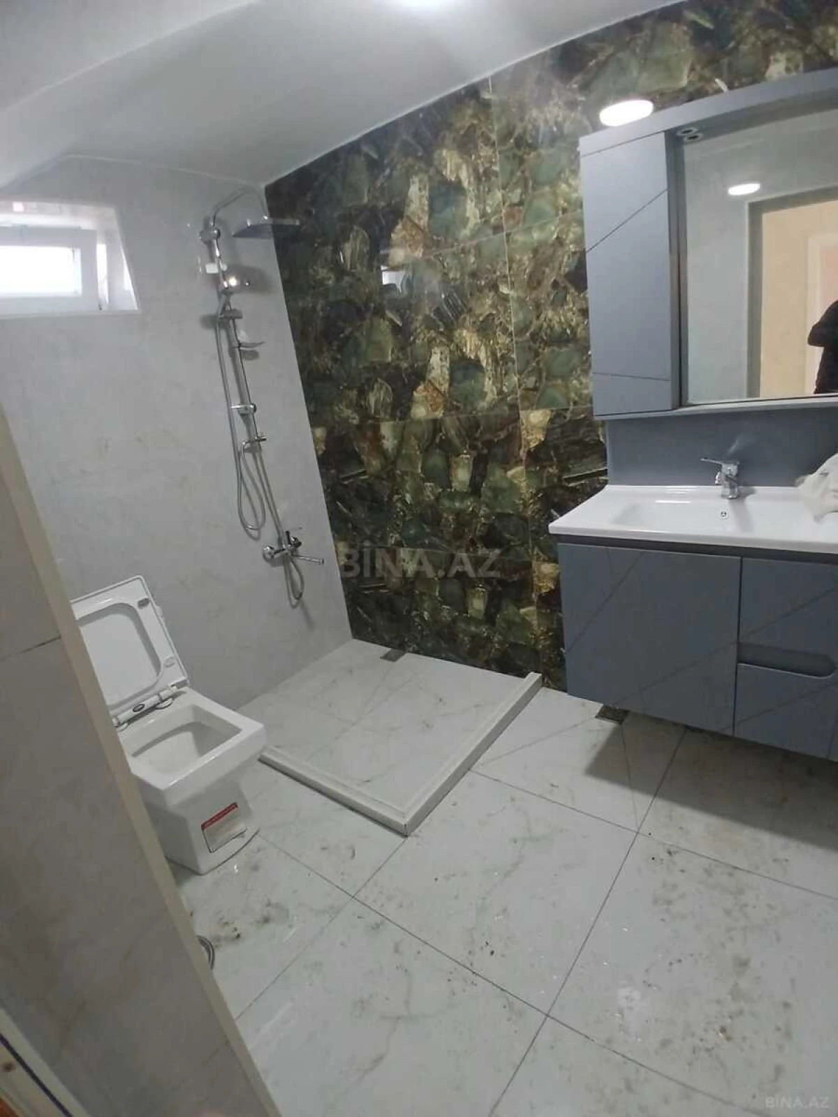 Satılır 5 otaqlı həyət evi 300 m²