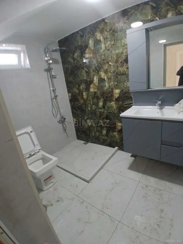Satılır 5 otaqlı həyət evi 300 m²