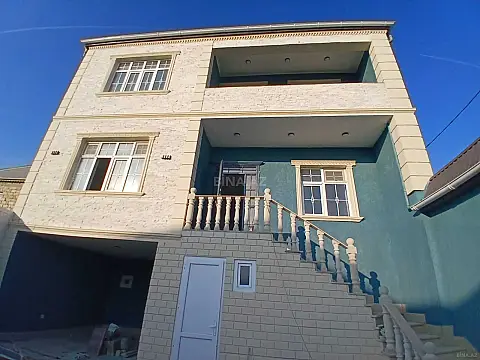 Satılır 5 otaqlı həyət evi 300 m²