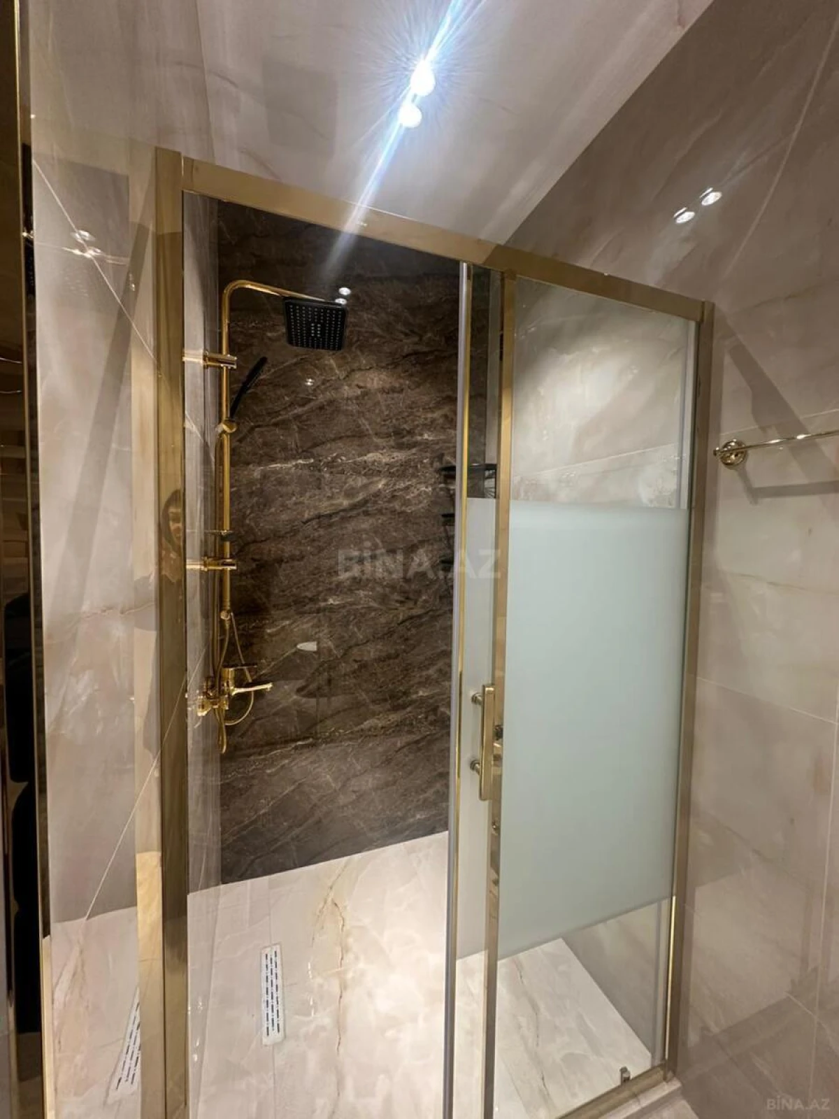 Kirayə verilir 3 otaqlı mənzil 120 m²