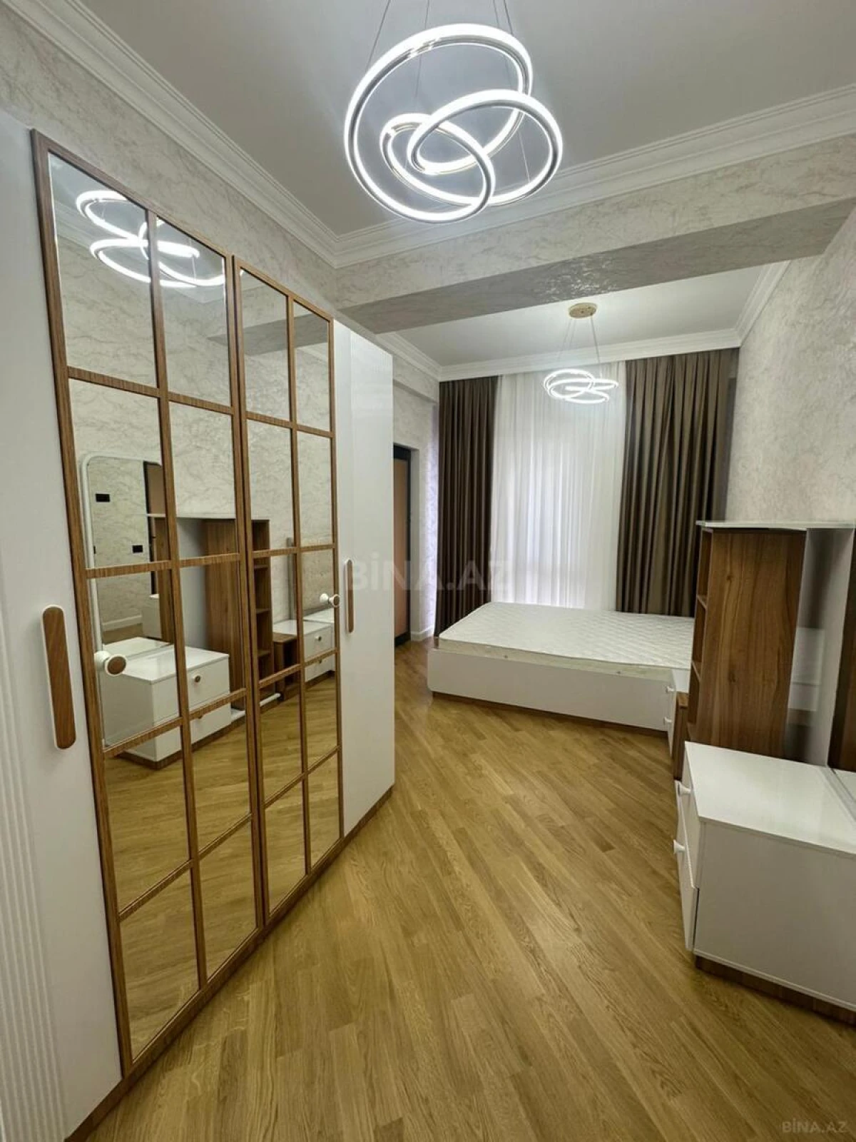 Kirayə verilir 3 otaqlı mənzil 120 m²