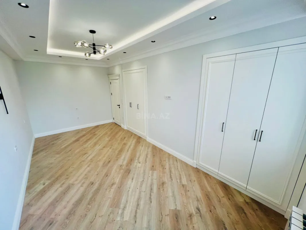Satılır 4 otaqlı mənzil 275 m²