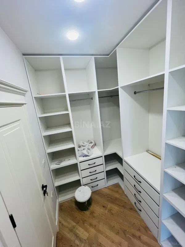 Satılır 4 otaqlı mənzil 275 m²