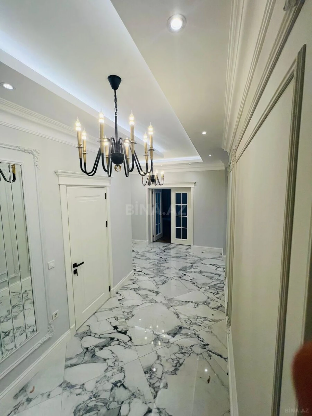 Satılır 4 otaqlı mənzil 275 m²