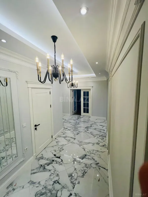 Satılır 4 otaqlı mənzil 275 m²