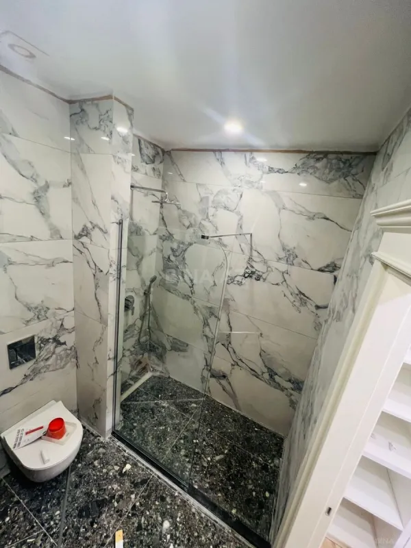 Satılır 4 otaqlı mənzil 275 m²