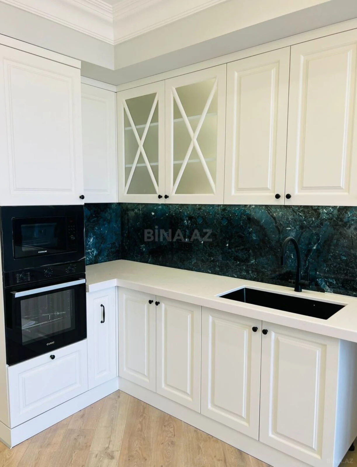 Satılır 4 otaqlı mənzil 275 m²