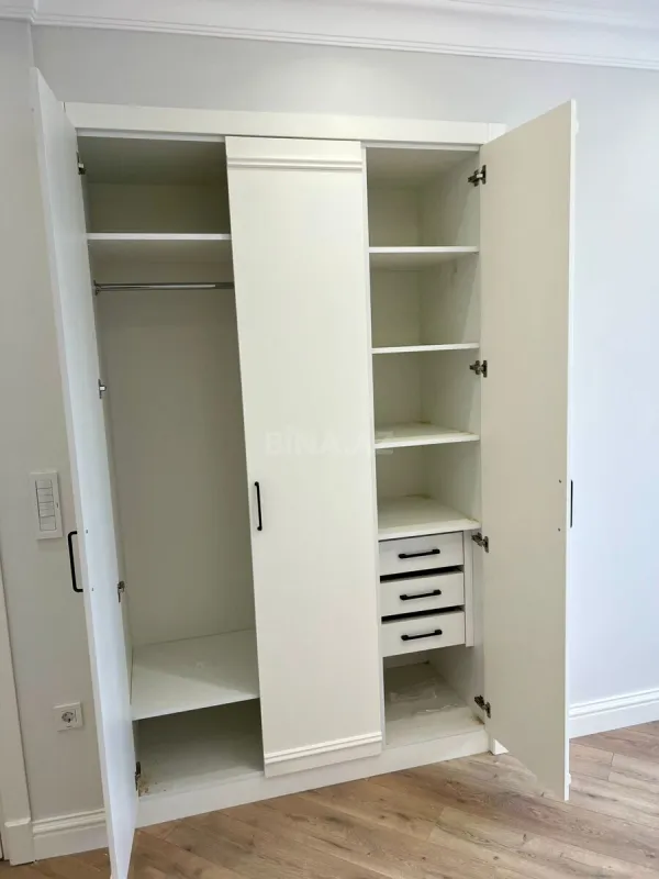 Satılır 4 otaqlı mənzil 275 m²