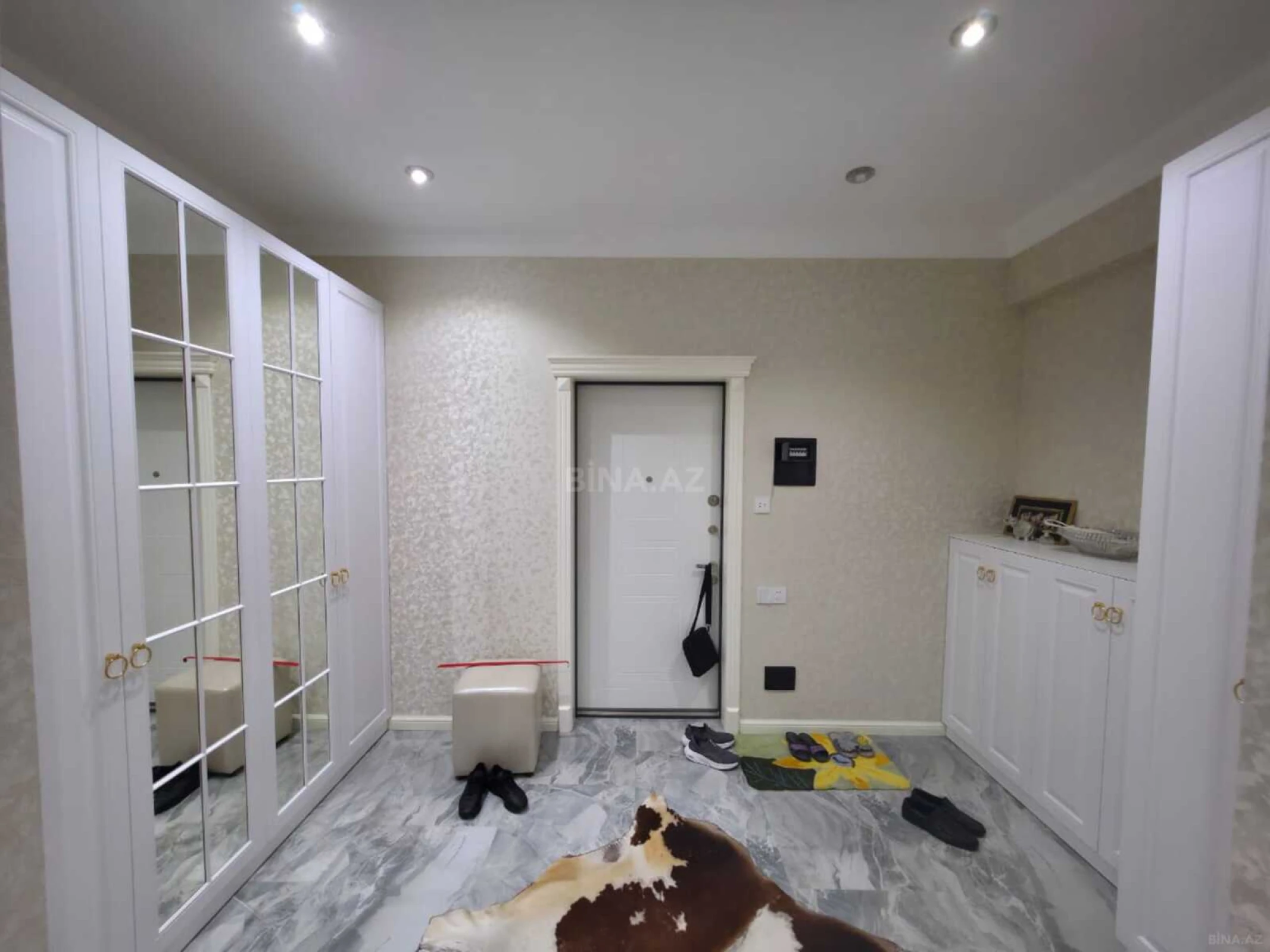 Kirayə verilir 3 otaqlı mənzil 135 m²