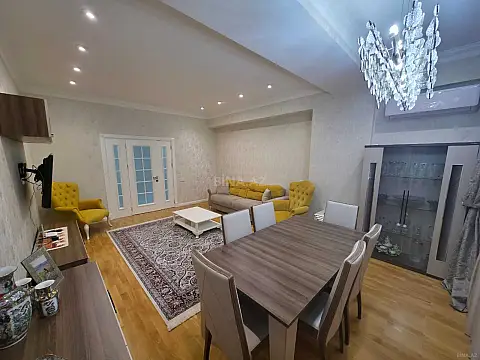 Kirayə verilir 3 otaqlı mənzil 135 m²