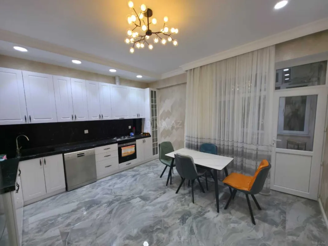 Kirayə verilir 3 otaqlı mənzil 135 m²
