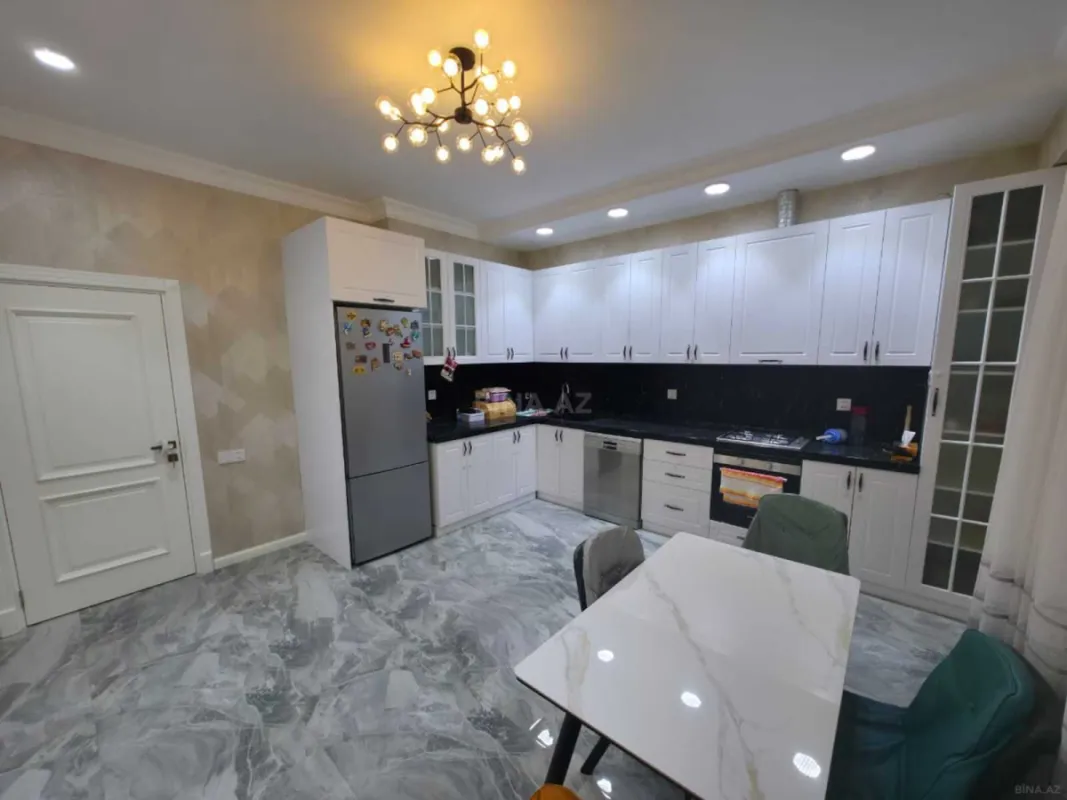 Kirayə verilir 3 otaqlı mənzil 135 m²