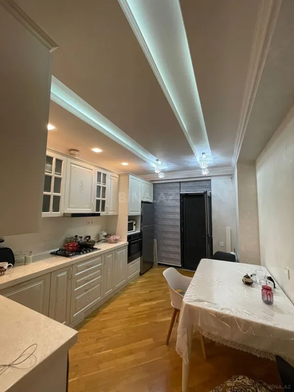Satılır 4 otaqlı mənzil 146 m²