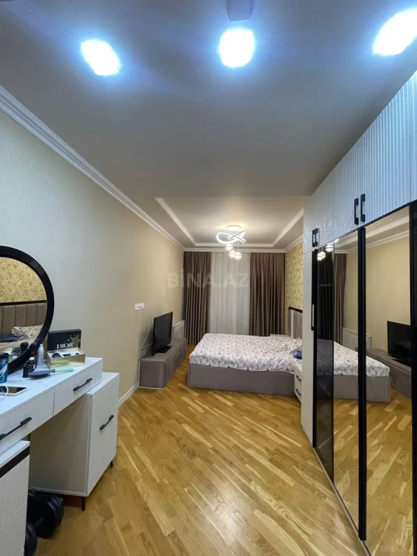 Satılır 4 otaqlı mənzil 146 m²