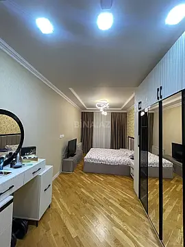 Satılır 4 otaqlı mənzil 146 m²