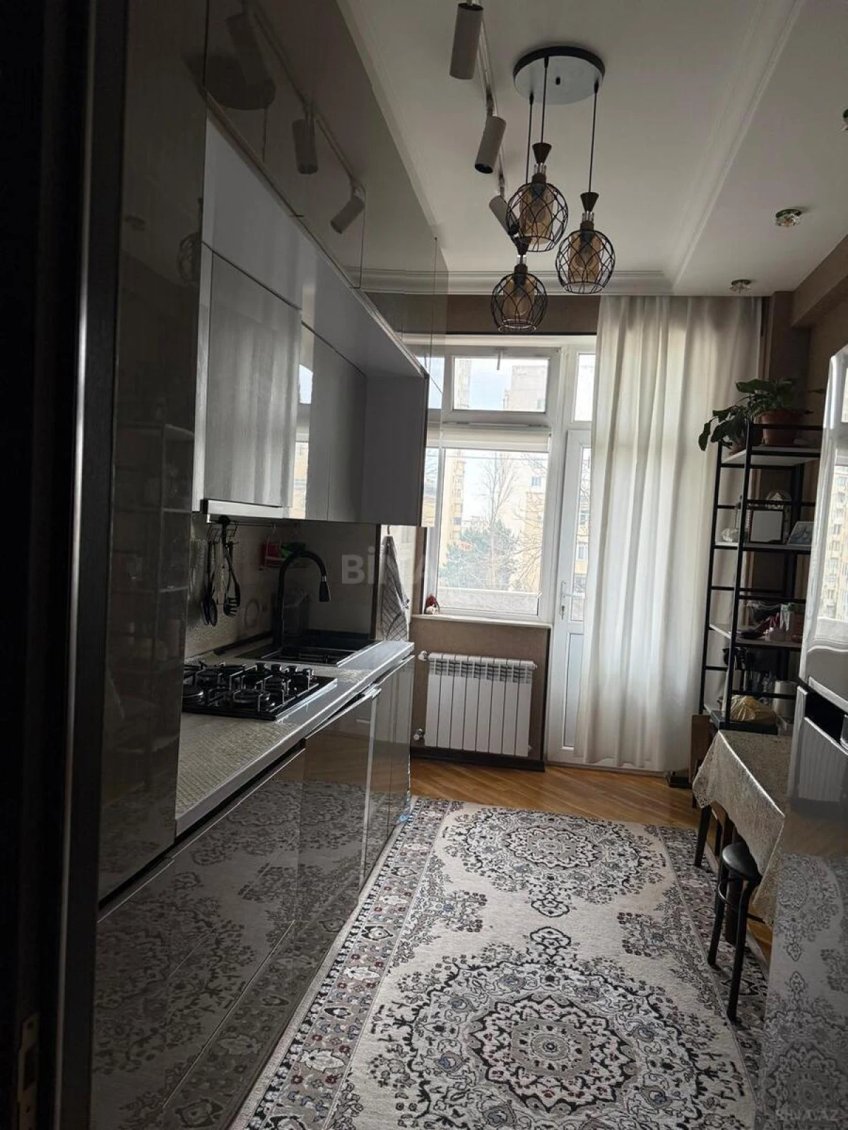 Satılır 2 otaqlı mənzil 92 m²