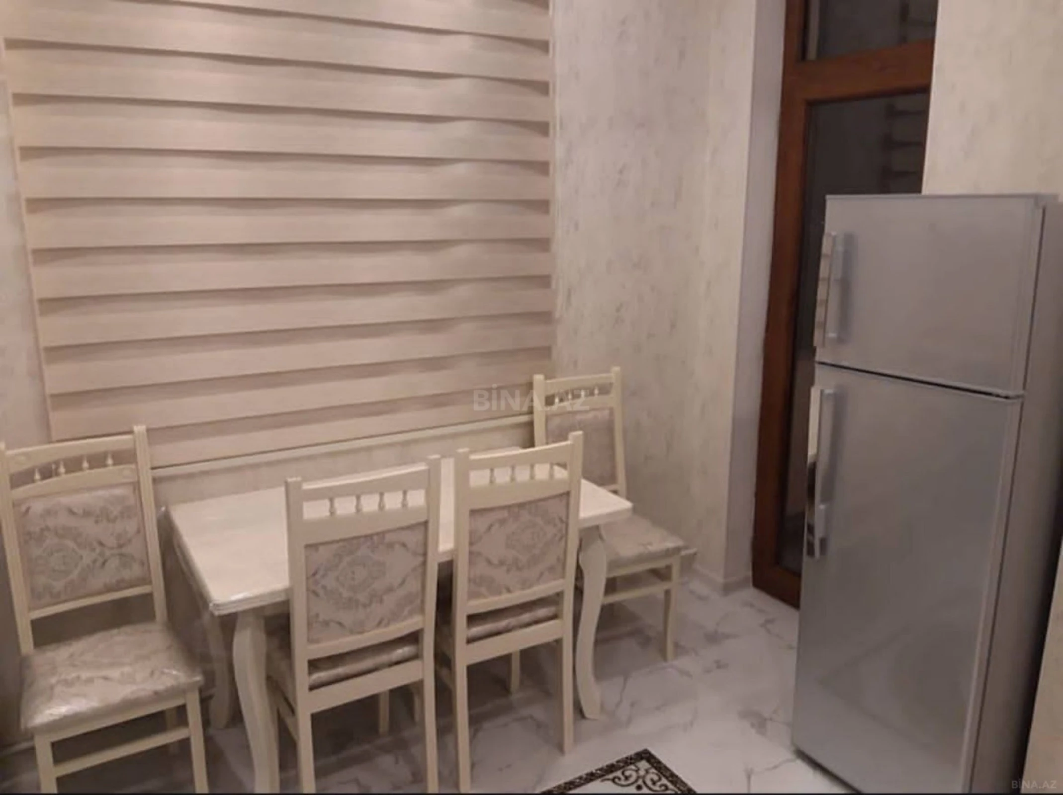 Kirayə verilir 2 otaqlı mənzil 60 m²