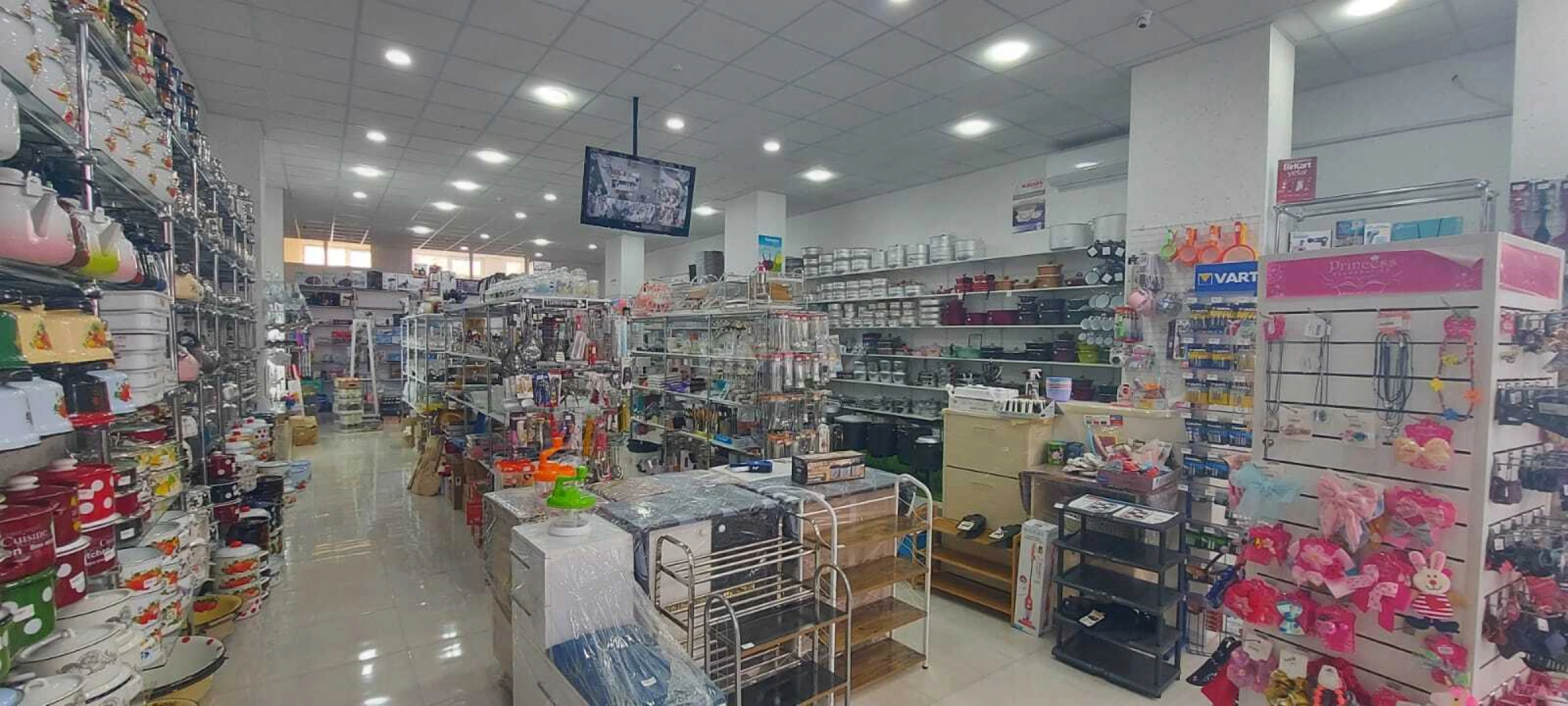 Satılır obyekt 180 m²