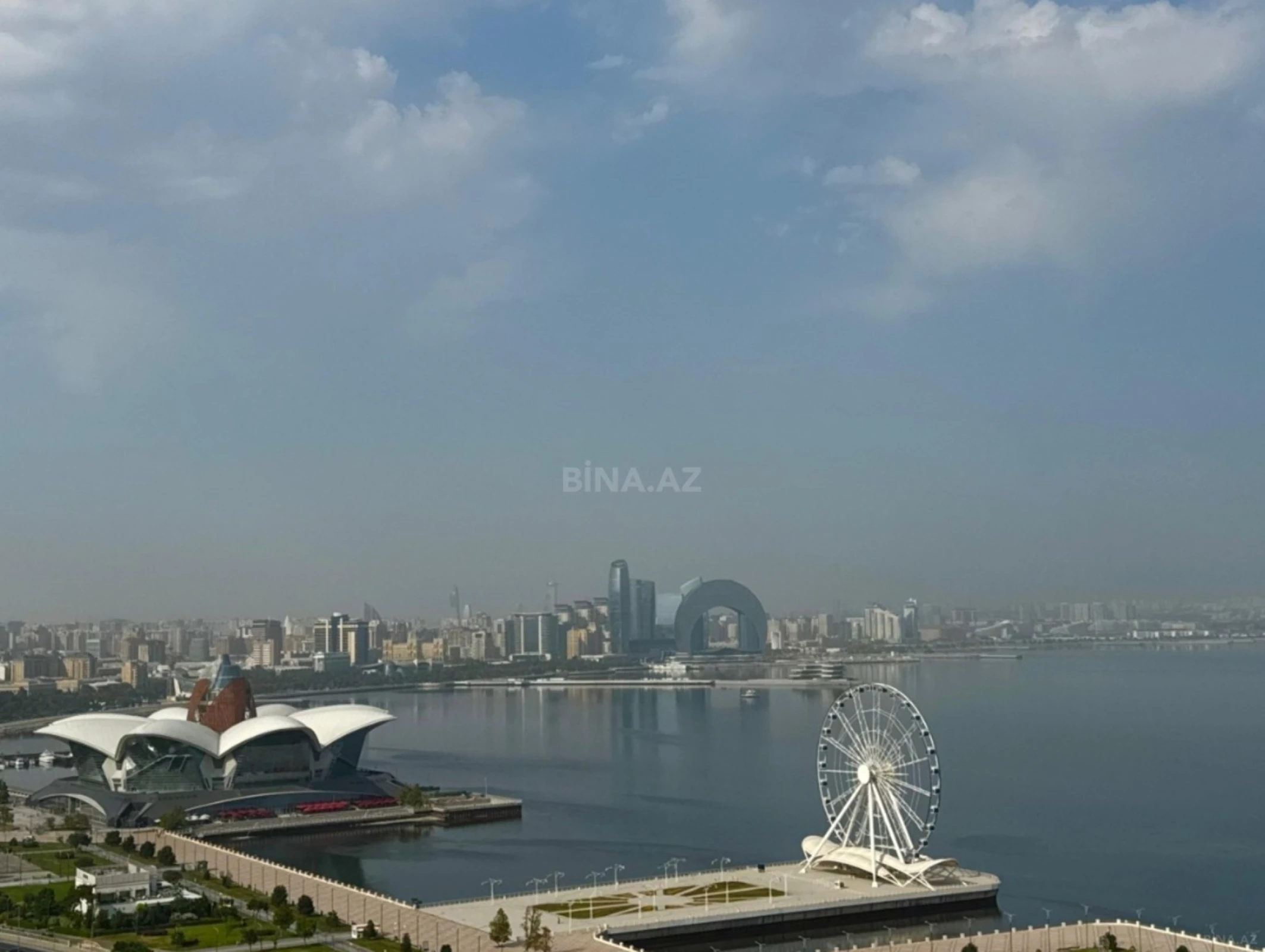 Satılır 2 otaqlı mənzil 85 m²