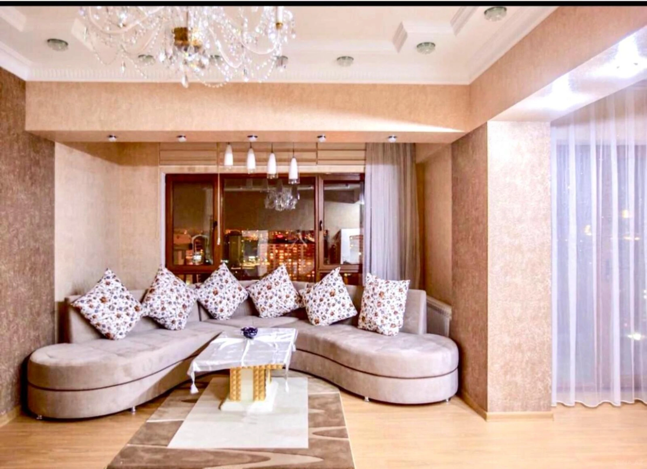 Kirayə verilir 4 otaqlı mənzil 181 m²