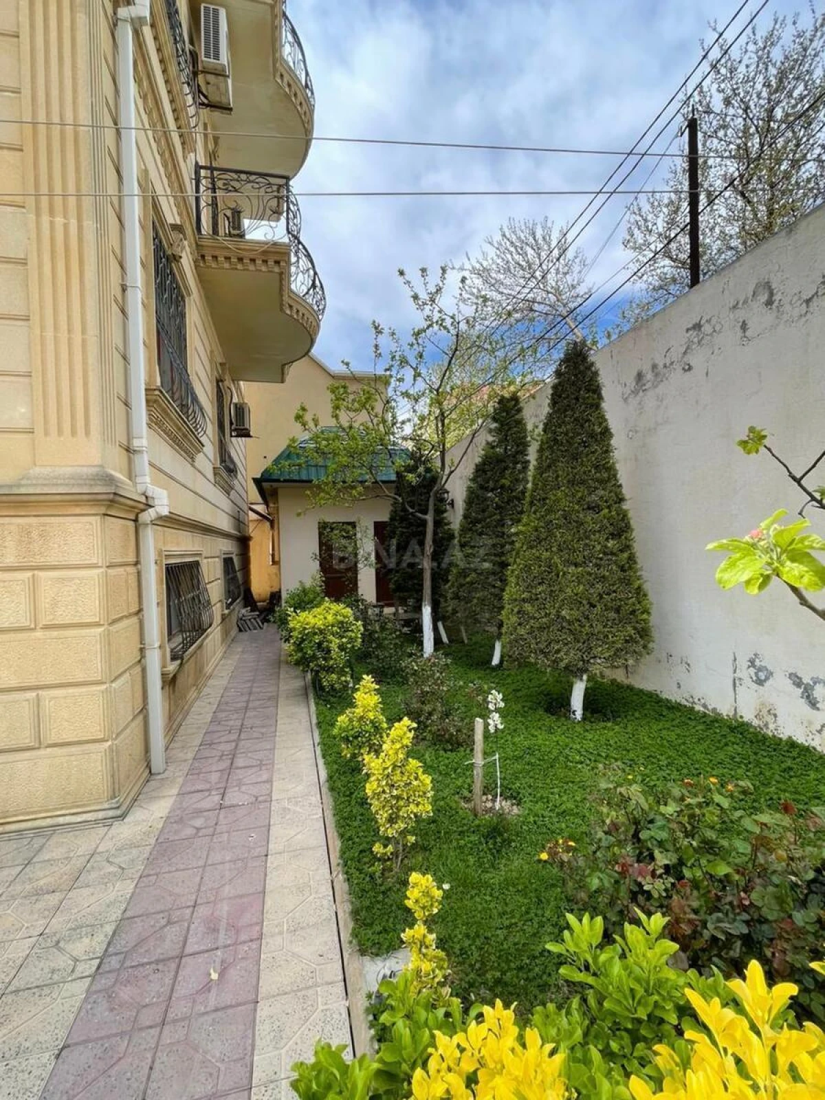 Kirayə verilir 10 otaqlı həyət evi 800 m²