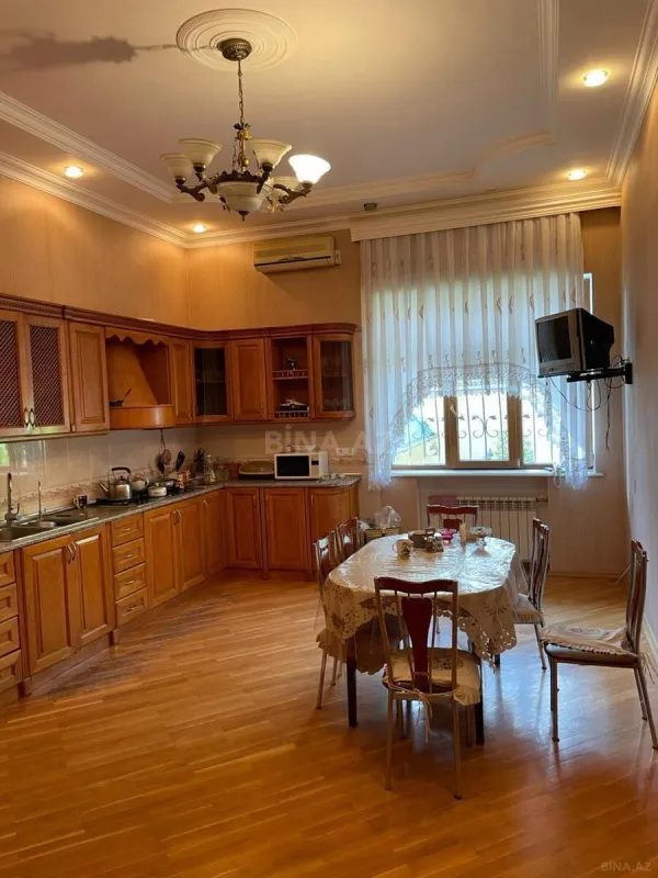 Kirayə verilir 10 otaqlı həyət evi 800 m²