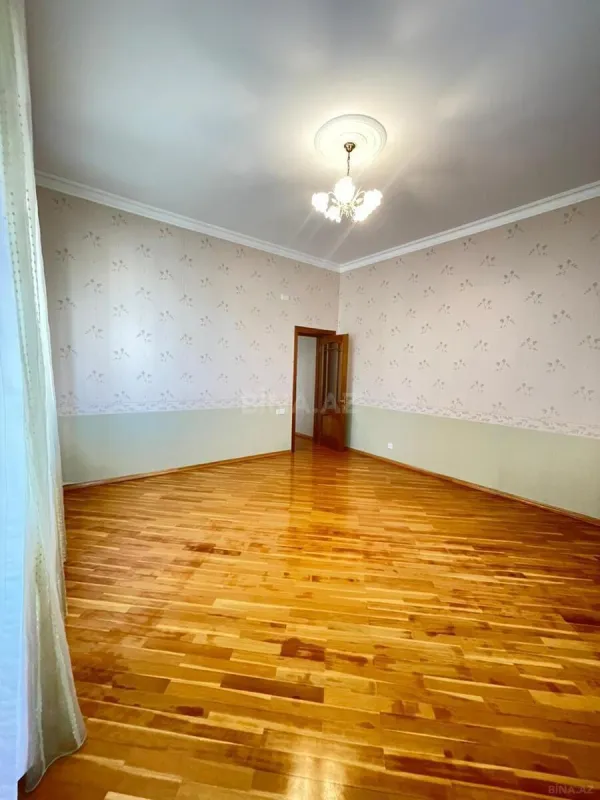 Kirayə verilir 10 otaqlı həyət evi 800 m²