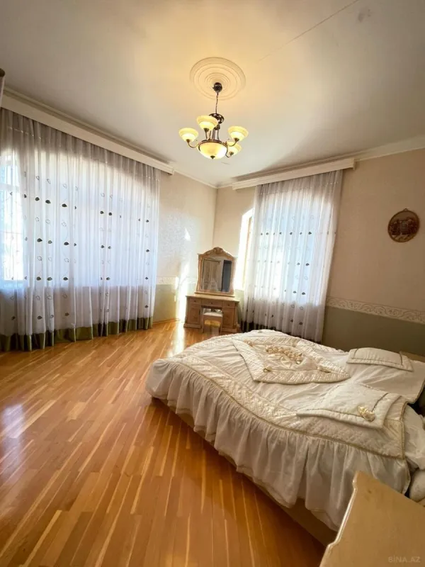 Kirayə verilir 10 otaqlı həyət evi 800 m²