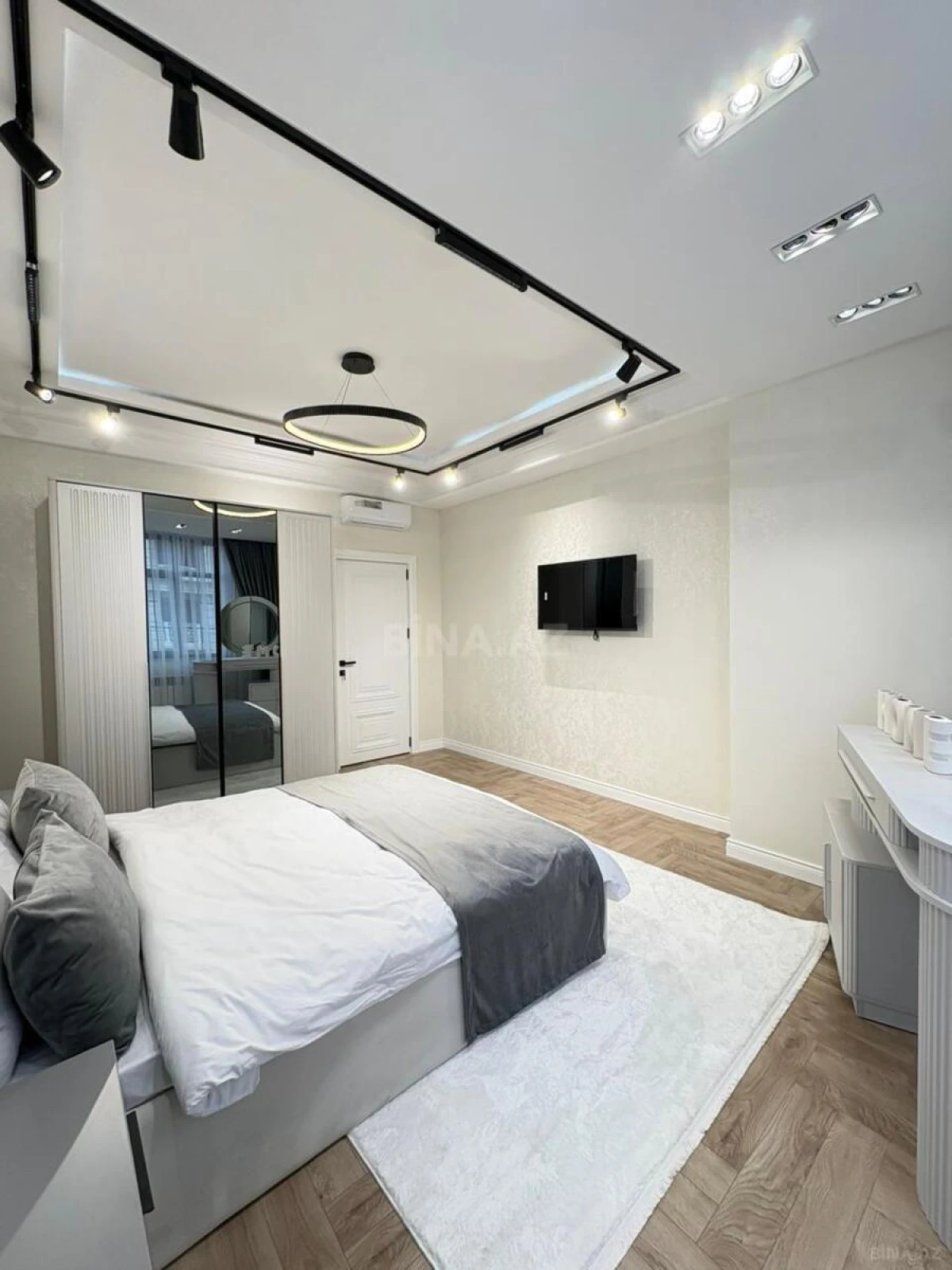 Satılır 3 otaqlı mənzil 112 m²