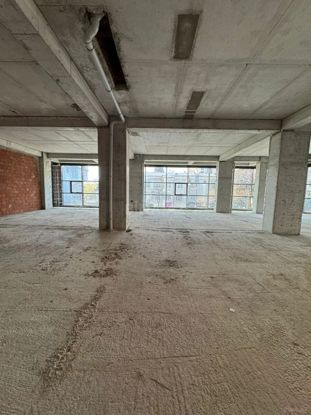 Satılır 4 otaqlı mənzil 148 m²