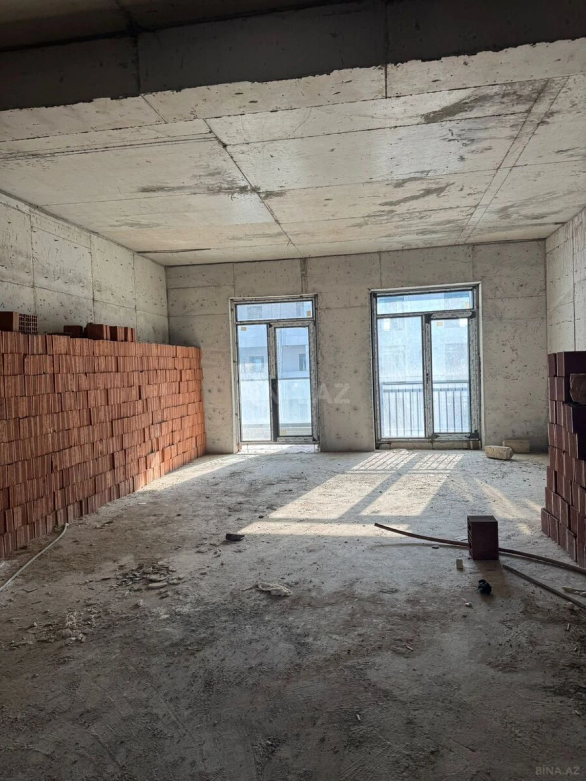 Satılır 4 otaqlı mənzil 148 m²