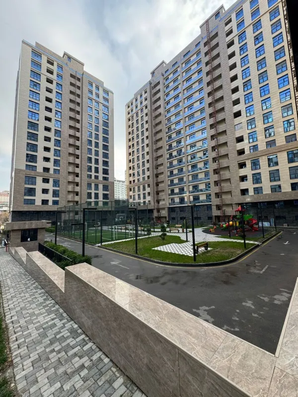 Satılır 4 otaqlı mənzil 148 m²