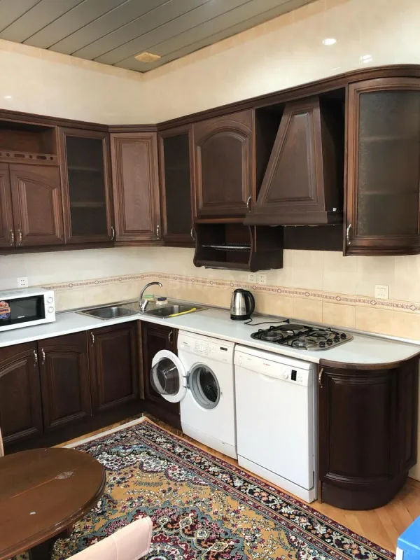 Kirayə verilir 3 otaqlı mənzil 115 m²