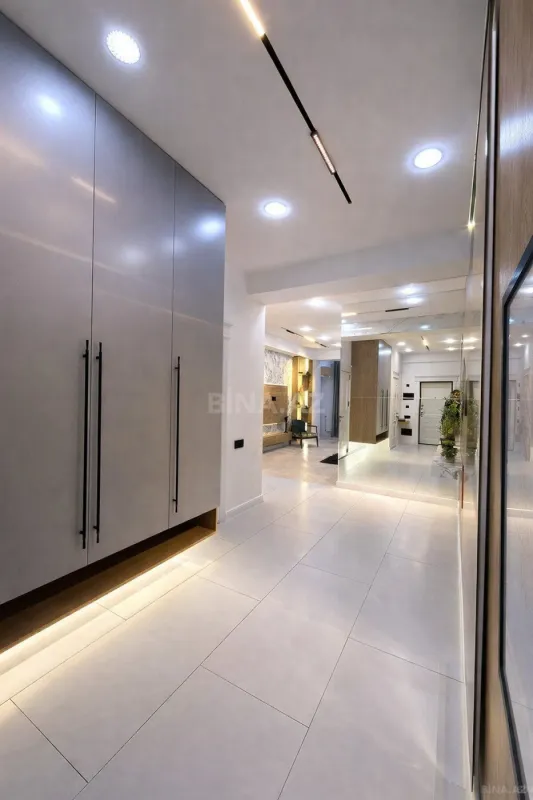 Satılır 3 otaqlı mənzil 117 m²
