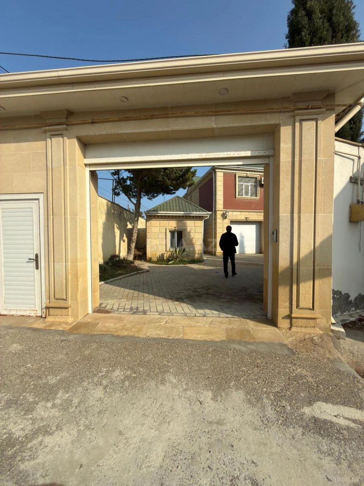 Satılır 8 otaqlı həyət evi 250 m²